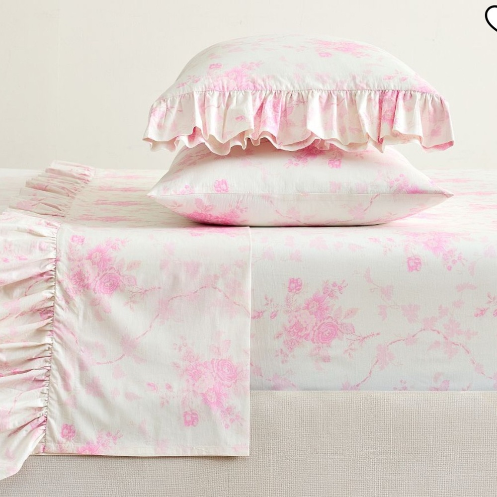 LOVESHACK FANCY *LA VIE EN ROSE” *STANDARD SHAMS (2) SHAMS *NWT $50.00